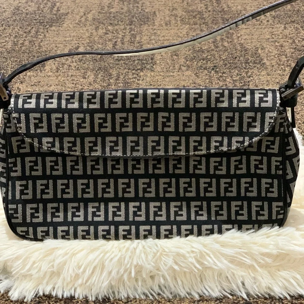 FENDI bag - Picture 1 of 14
